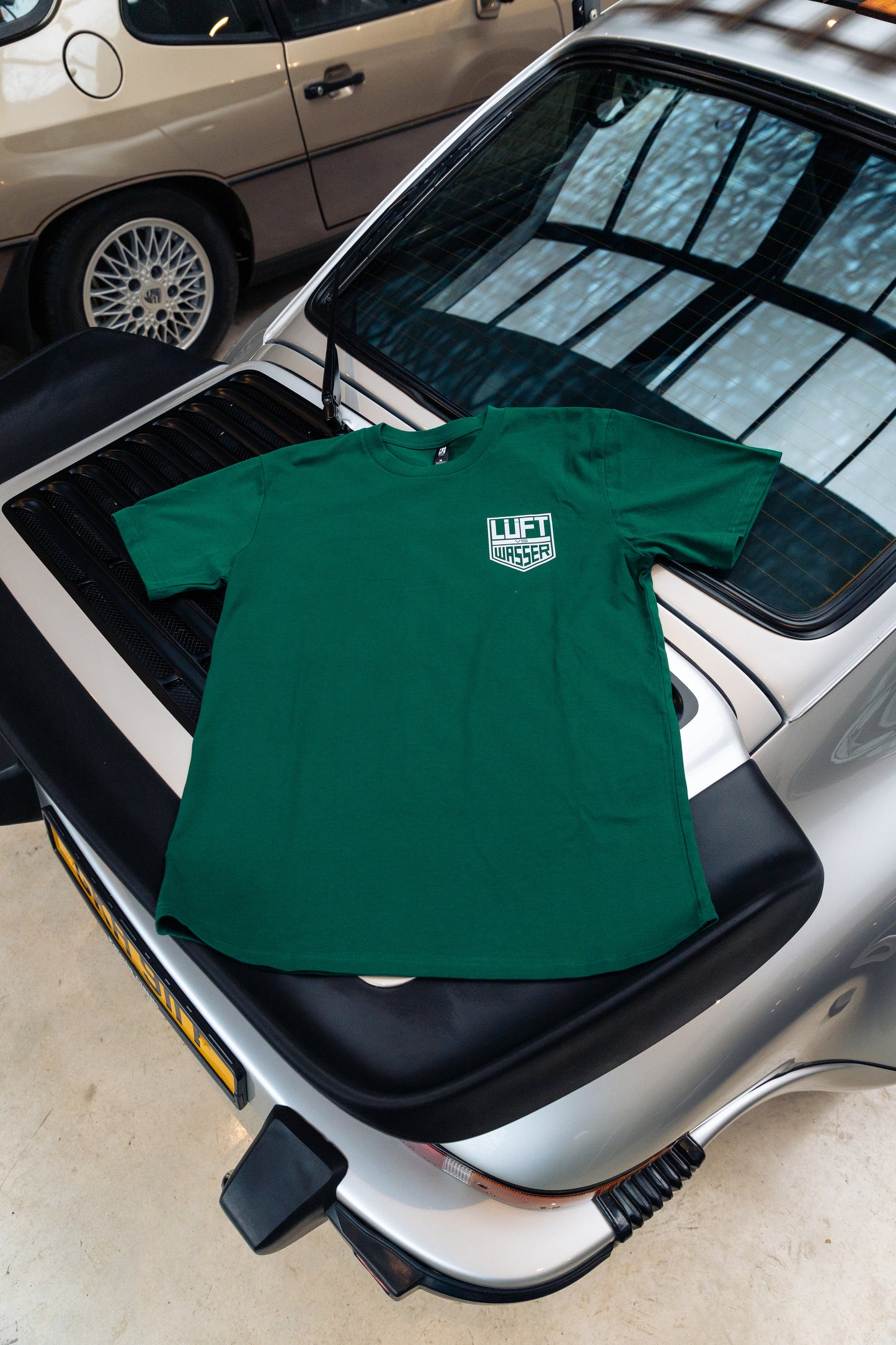Premium Luft Vs Wasser 'Modern V Classic' T-Shirt (multiple colours)